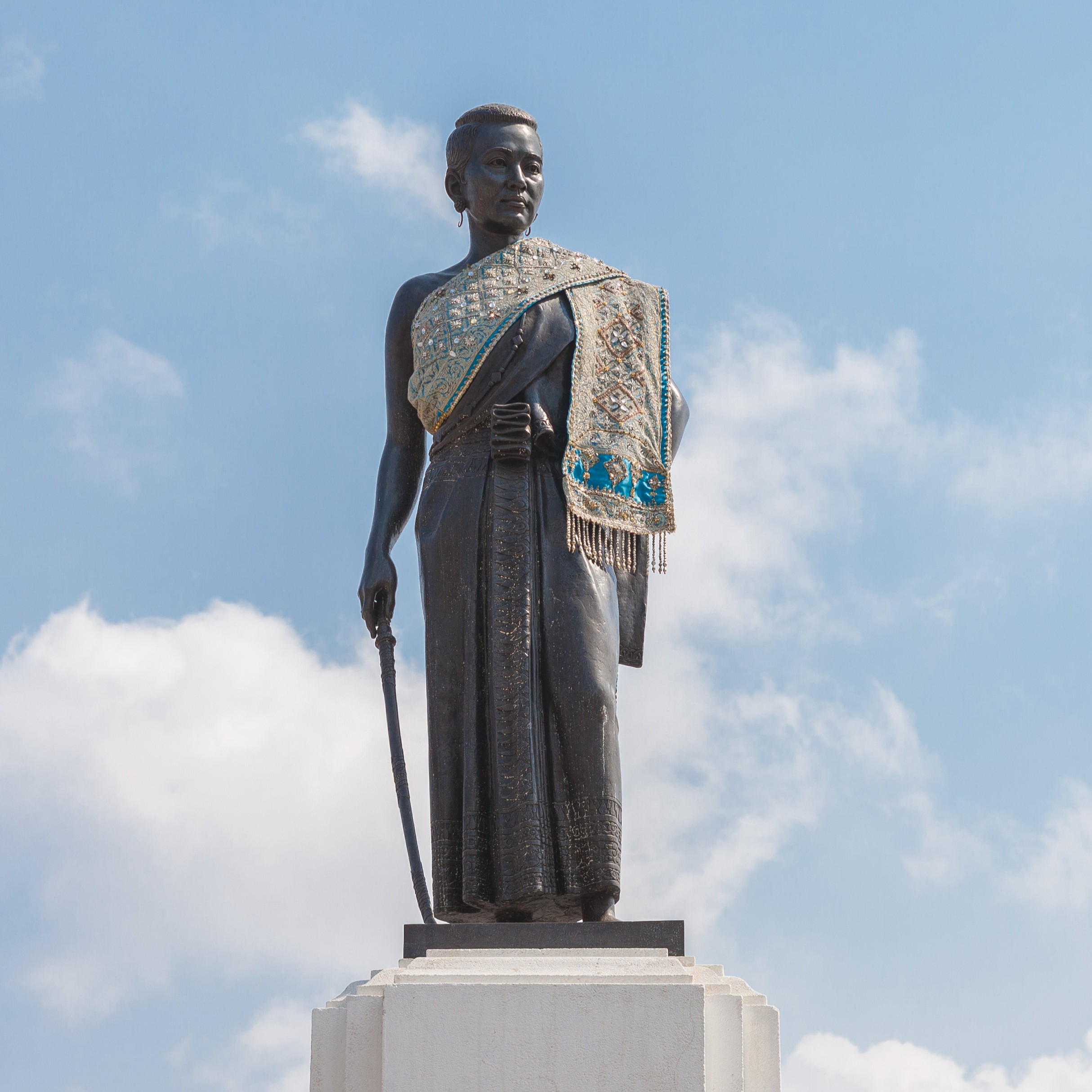 Statue of Thao Suranari, standing at the city centre of Korat [wikipedia]